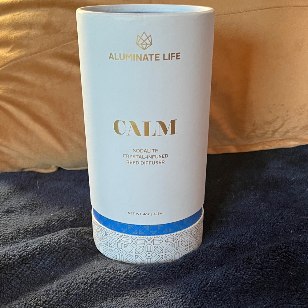 Aluminate Life CALM Sodalite Crystal-Infused Reed Diffuser - White & Blue